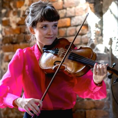 Clara Tesch, Violine, Geigenkurs, Floating Sofa, Spielkurs Torgau, Balfolk